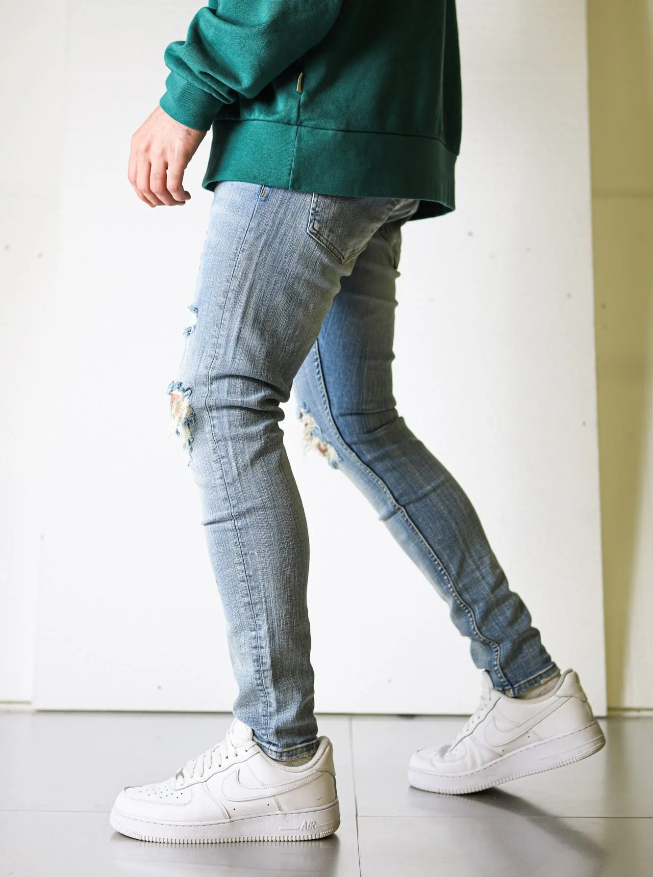 Knee Blow-out Vintage Blue Denim