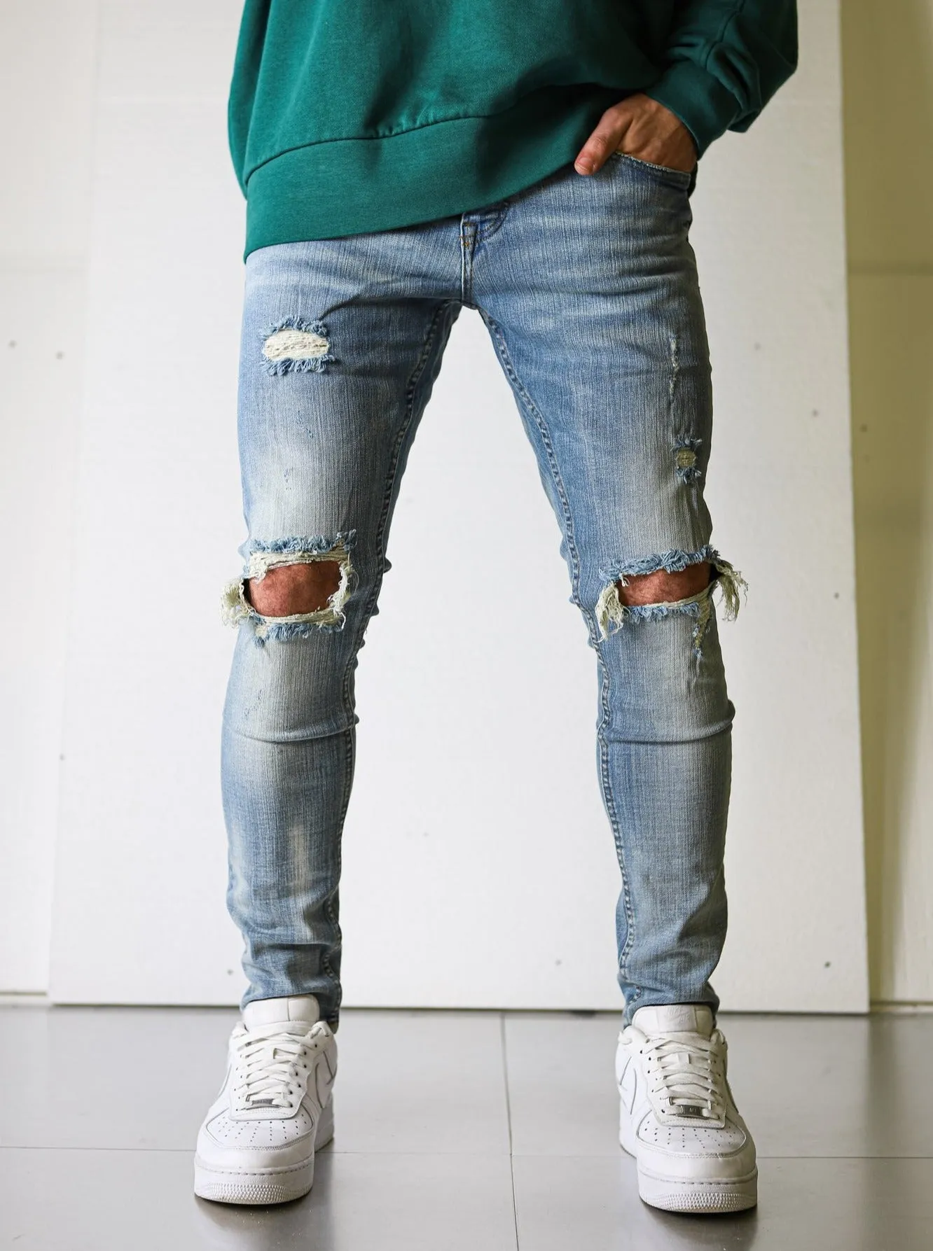 Knee Blow-out Vintage Blue Denim