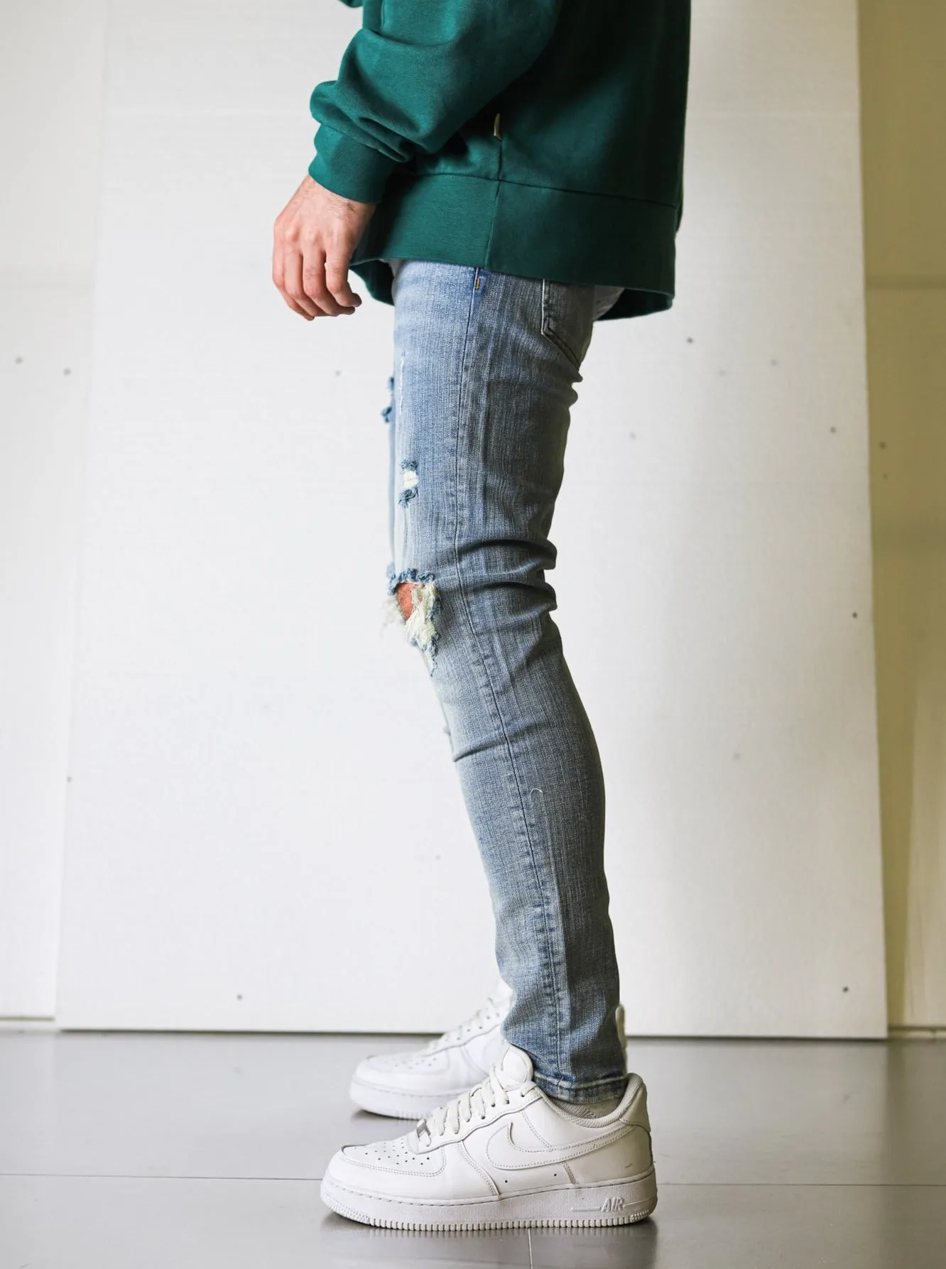 Knee Blow-out Vintage Blue Denim